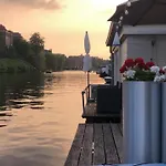 بيت ضيافة Houseboat