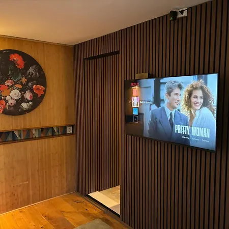 Luxury On Robs Houseboat Special For Couples Amsterdam