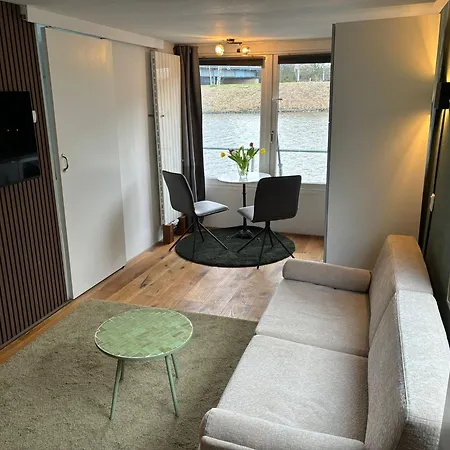 Bed & Breakfast Luxury On Robs Houseboat Special For Couples