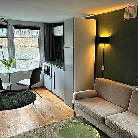 Guest house Houseboat